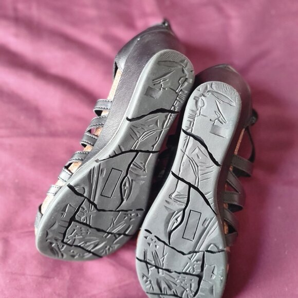 ✨ Hocus Pocus Faith 2 Strappy Sandals - Size 10 ✨ - Picture 5 of 9